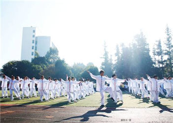 云南经贸外事学院2018年三年制中专报名方法