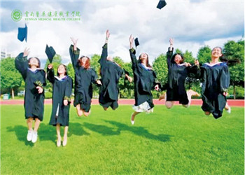 昆明医药职业学院2021年三年制学费标准需要多少