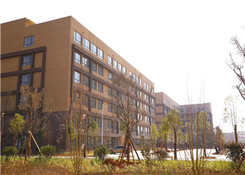 云南商务学院2023年三年制中专报名时间(图1)